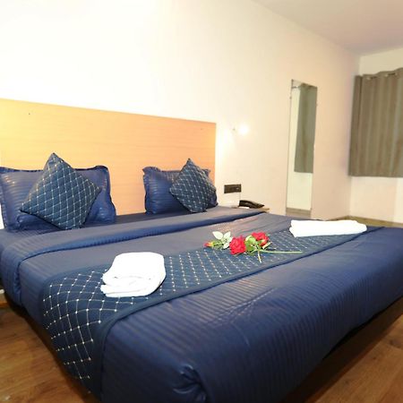Hotel Noida Grand Sec 58 Extérieur photo