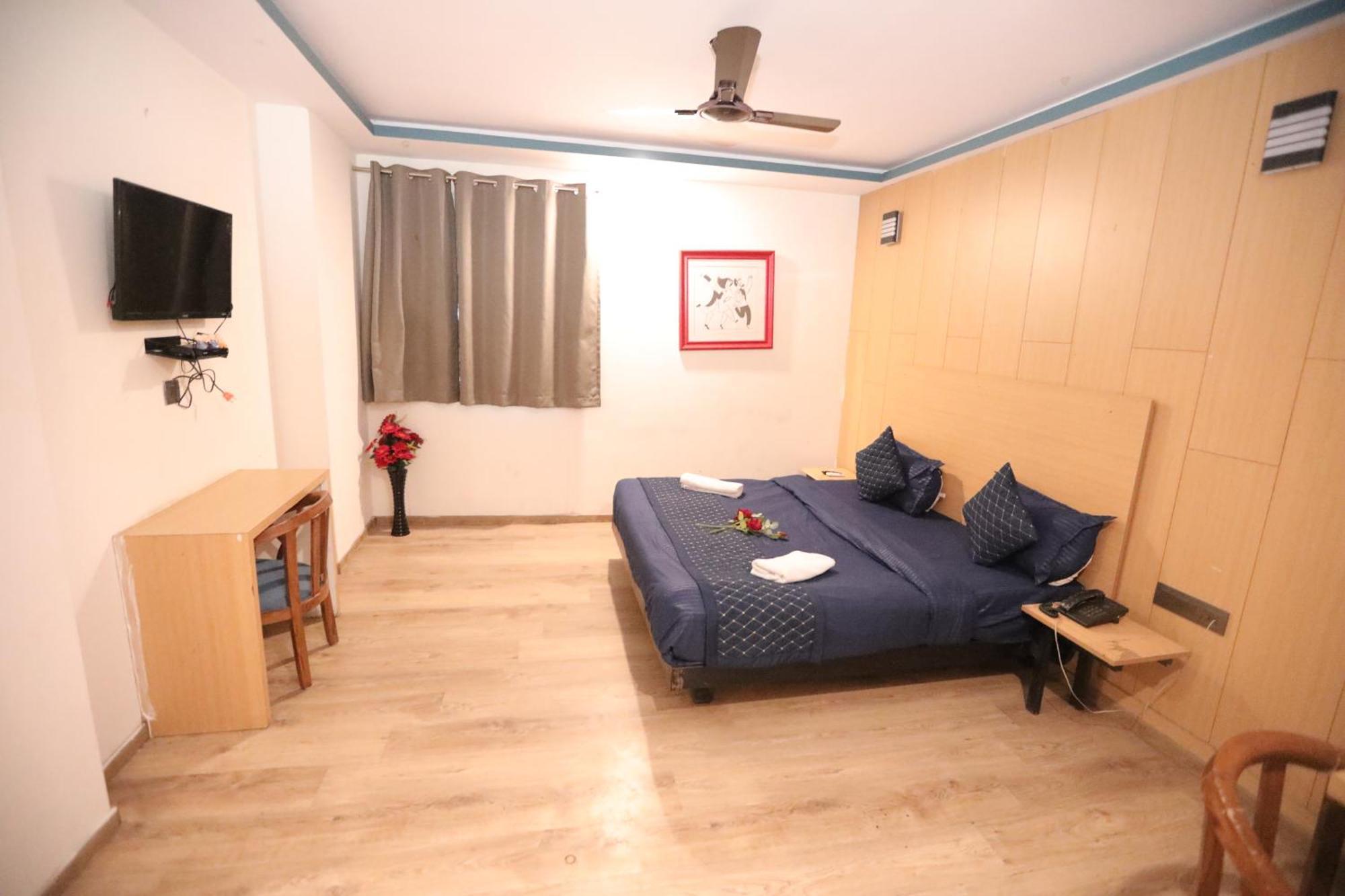 Hotel Noida Grand Sec 58 Extérieur photo