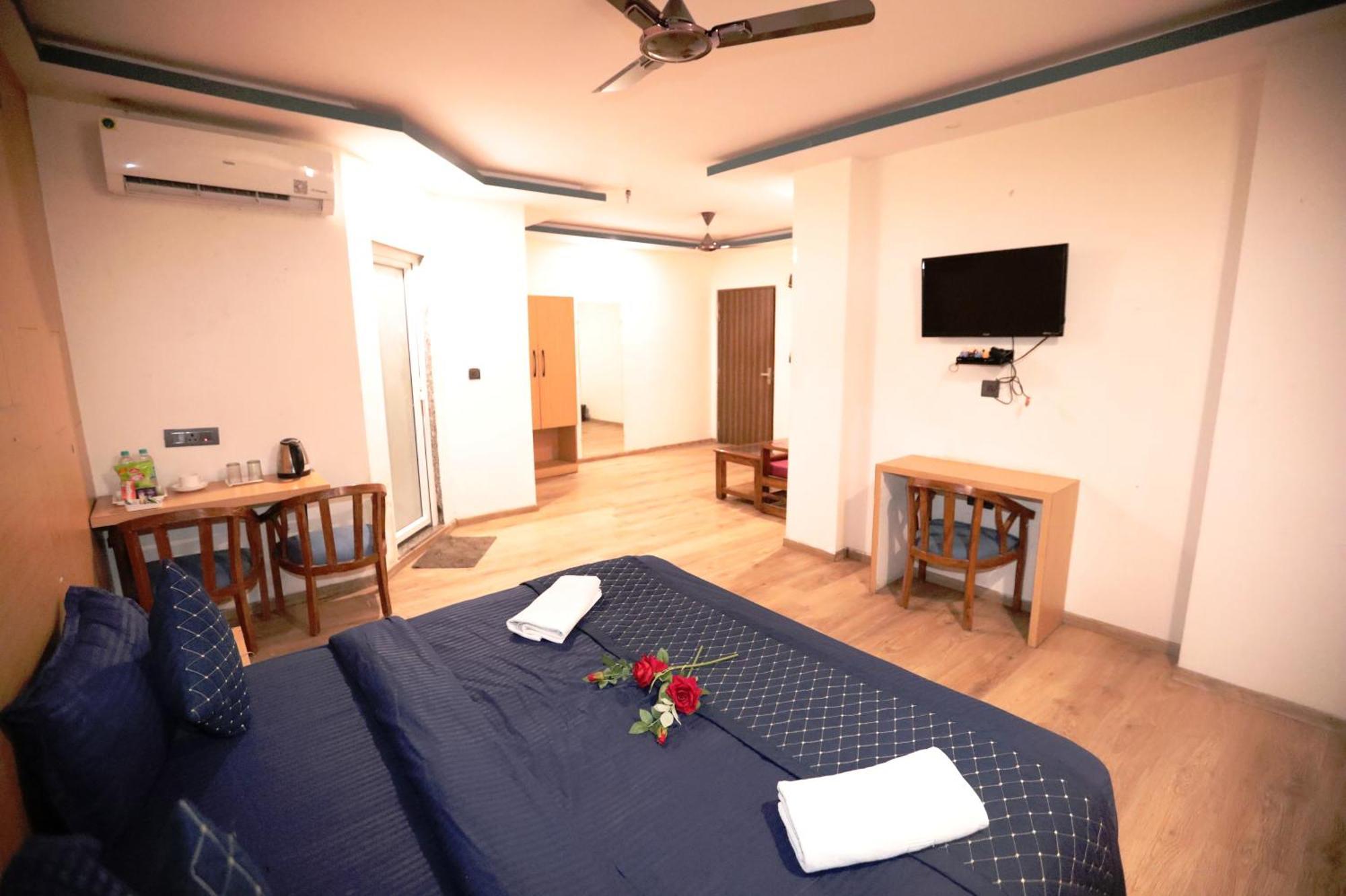 Hotel Noida Grand Sec 58 Extérieur photo