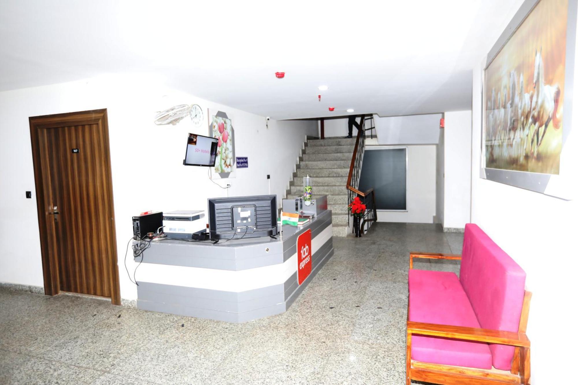 Hotel Noida Grand Sec 58 Extérieur photo
